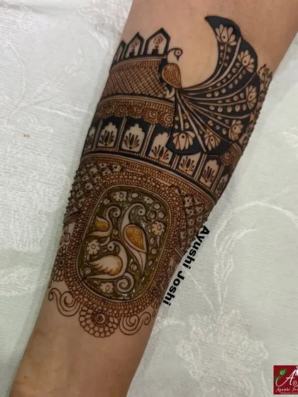 The completed armband for the 'Varshitap' ceremony, with beautiful shading and detail.