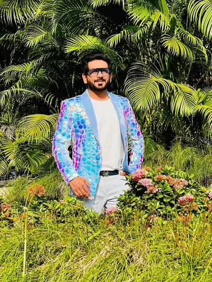 A poolside carnival calls for something bright and shimmery. This sequined blue blazer catches the light perfectly and adds a touch of glamour to the party.