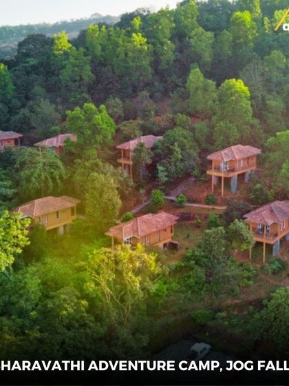 The Sharavathi Adventure Camp, located near the spectacular Jog Falls, features cottages perched on a hill, offering panoramic views of the valley and backwaters.