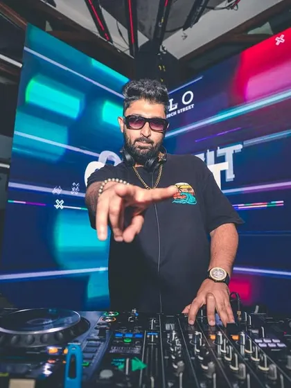 Pointing straight at the camera, inviting you to join the party. This is my call to the dance floor.