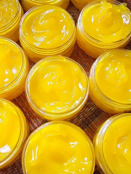 This gel is a day moisturizer that makes your skin bright, smooth, and soft. It's a must have for anyone dealing with pigmentation.