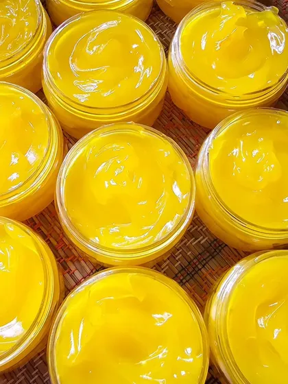 This gel is a day moisturizer that makes your skin bright, smooth, and soft. It's a must have for anyone dealing with pigmentation.