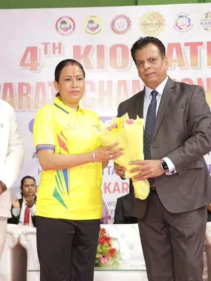 Welcoming the Hon’ble Minister with a bouquet at our national championship. The support of dignitaries is crucial for the promotion of karate.