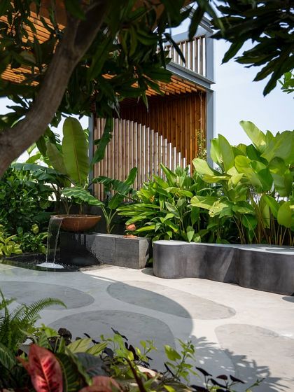 A rooftop terrace where art and landscape merge. A custom water feature, sculptural benches, and lush planting create a space that is both functional and full of artistic details.