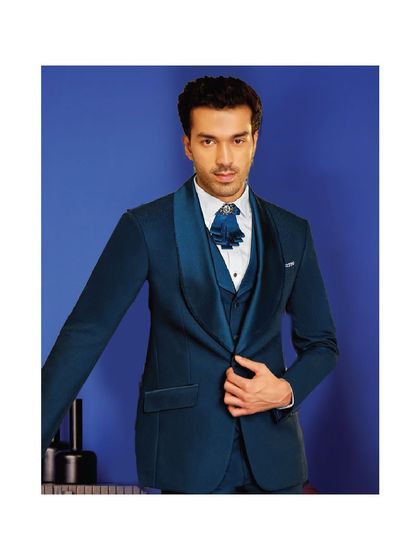 A suit isn’t just clothing, it’s confidence woven in fabric. This deep teal tuxedo with a dramatic shawl collar is a testament to that belief.
