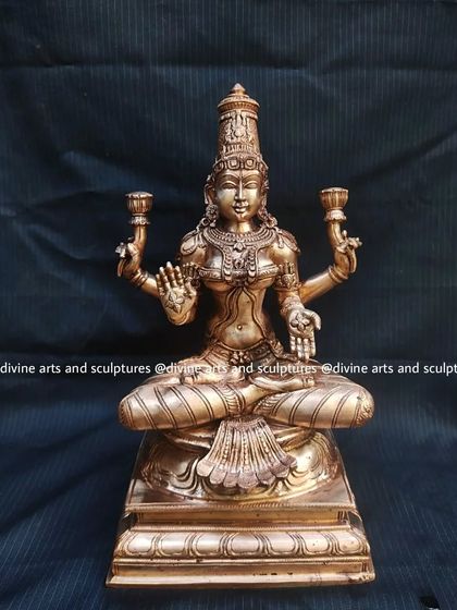 A frontal view of the 12-inch Lakshmi, a beautifully compact piece that embodies all the grace and blessings of the great goddess.