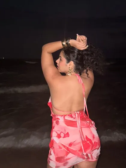Bali beaches are therapeutic af. This pink and red floral halter dress is perfect for a sunset walk on the beach. It’s lightweight, easy to pack, and makes a statement.