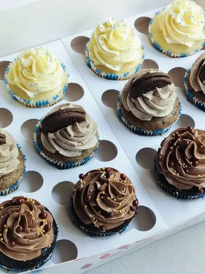 You can never go wrong with the classics. I offer assorted cupcake boxes with timeless flavors like rich Chocolate, creamy Oreo, and simple Vanilla, perfect for any craving or celebration.