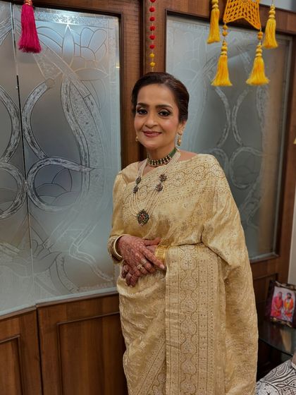 Elegant Updos & Buns photo 6