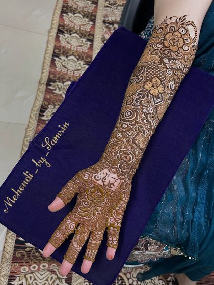 A bridal floral design for a beautiful bride. The patterns are soft and romantic, with flowers of all sizes creating a beautiful flow.