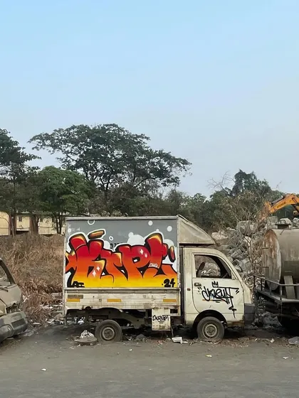 Another view of the graffiti tempo. The truck becomes a moving piece of art, a surprise for anyone who sees it on the road.