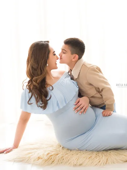 The whispers between a mother and her firstborn before a new life arrives are so precious. I use soft, natural light to capture these gentle, unscripted moments of love that become timeless family heirlooms.
