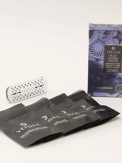 The complete car fragrance set, including the metallic vent clip and four refill packs. Each refill lasts for two weeks, providing a total of eight weeks of continuous, natural fragrance for your journey.