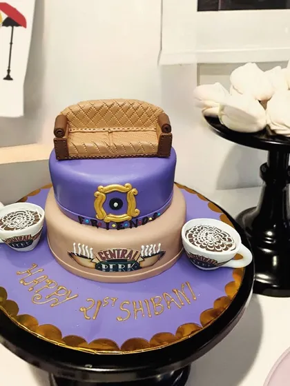 Could this cake BE any more perfect for a F.R.I.E.N.D.S. fan? I had so much fun recreating the iconic Central Perk couch and coffee mugs for this 21st birthday. It’s one of my favorite pop culture themes to design.