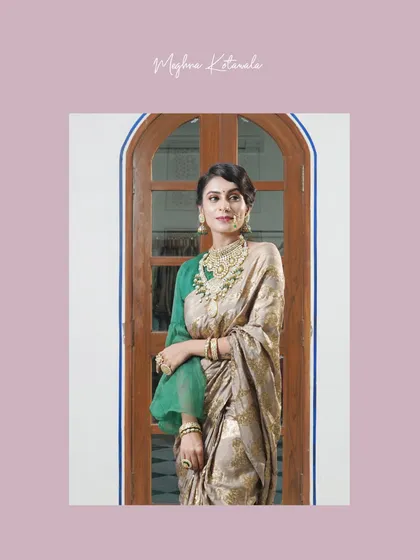 A full view of the jewelry styling against an ethereal saree. The contrast of the green blouse and emeralds in the jewelry creates a harmonious and sophisticated look, perfect for a bride who loves classic elegance.