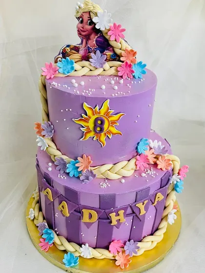 A close-up of the Rapunzel cake details.