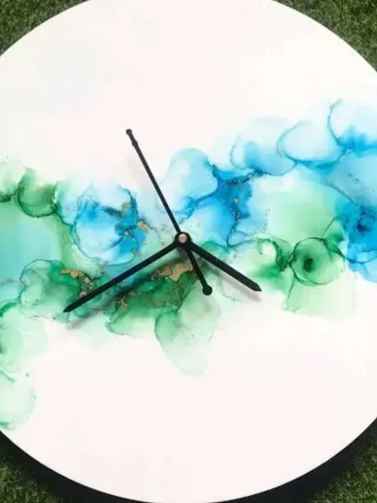 Turn a simple clock into a modern masterpiece! My alcohol ink workshops are a favorite for those who love vibrant colors and abstract designs. It’s amazing to see how a few drops of ink can transform into such a unique and functional piece of art.