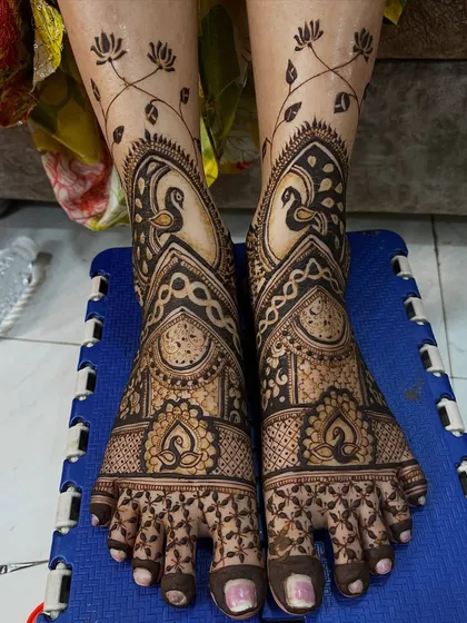 A different style of bridal feet mehendi, with elegant swan motifs and delicate vines. This design is perfect for a bride who wants a lighter, more graceful look.