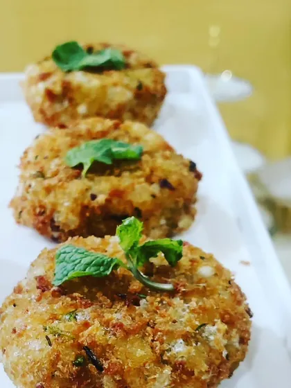 Crispy Sabudana Vada, a popular Indian snack. Our chaat and snacks course covers a wide variety of such regional favorites.