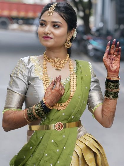 Mohak Mehendi - Professional Mehndi Artistry The Richness of the Stain photo 4