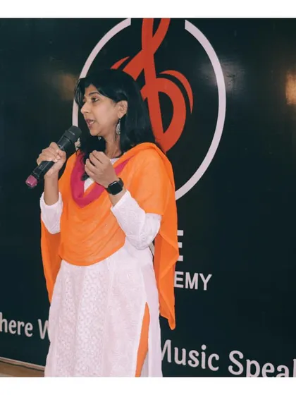 A student shares her voice during a showcase event at the academy. I create a supportive space for students to overcome stage fright and enjoy performing.