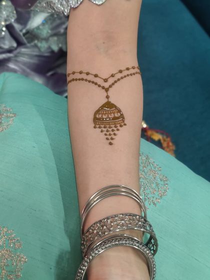 A unique and beautiful jhumka design on the forearm. This is a great option for someone who wants a creative mehendi piece that looks like jewelry.