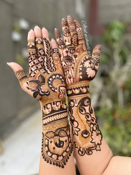 This design features a mix of everything: a Ganesha portrait, peacock motifs, and beautiful floral patterns, all in one cohesive piece.