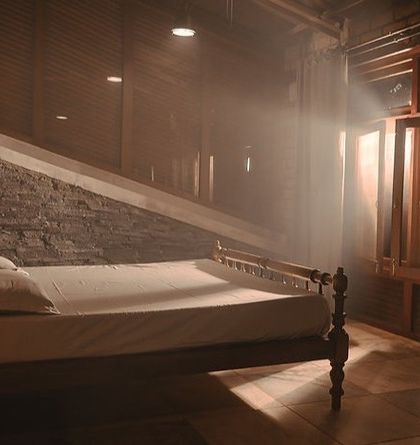 The morning sun streams into a bedroom at a charming cottage in Sakleshpur. The stay is built with mud architecture, keeping it cool and connected to the earth.