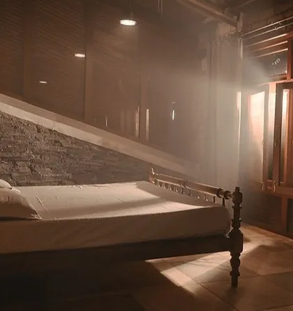 The morning sun streams into a bedroom at a charming cottage in Sakleshpur. The stay is built with mud architecture, keeping it cool and connected to the earth.