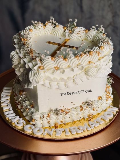 A heart-shaped vintage Lambeth-style cake for a Confirmation ceremony. The intricate piping and delicate details made this Nutella Mousse cake a truly special centerpiece.