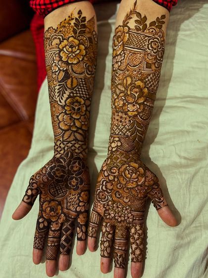 Z4 Studios - Henna Classes & Workshops Signature Floral Henna Workshop photo 8