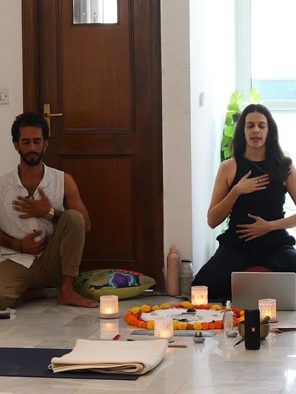 Come as you are and let each breath bring you closer to yourself. Here, participants in our breathwork journey with Akanksha Redhu begin to connect with their breath and settle into the space.