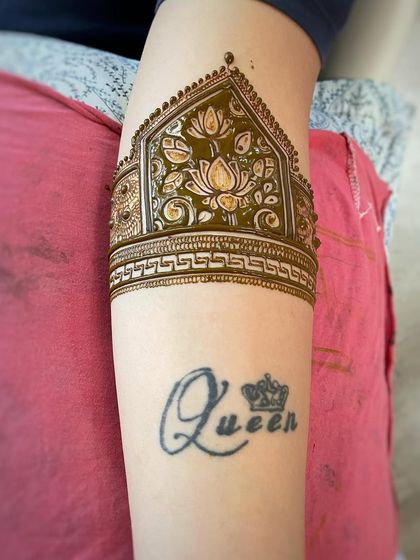 A collection of designs with fresh henna paste, showing the clean lines and 3D effect before the paste dries and falls off.