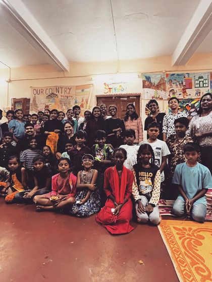 The whole group together after a memorable performance. It is a treat for us at PuppeTree to see children bond with our puppets and find new friends in them.