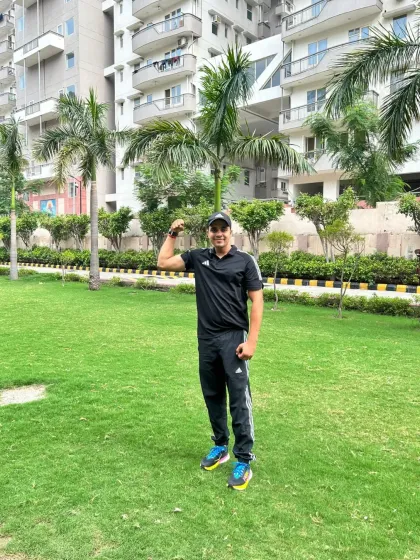 Another outdoor bicep pose.