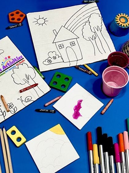 Our Weekend Creative Boards session in action. Here, toddlers use various materials to color and decorate pre-drawn canvases. This sensory art activity helps children explore, investigate, and create using their senses.