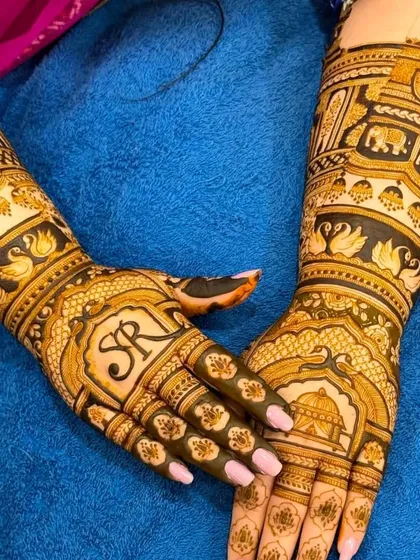 A beautiful design featuring the initials "SR" on the back of the hands, surrounded by traditional patterns.