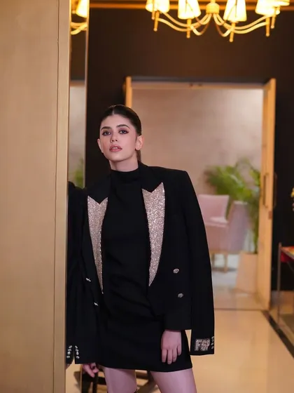 A full-length shot showing how a simple, well-executed ponytail can be the perfect finishing touch to a glamorous look.
