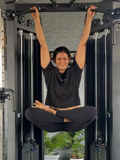 On some days, you just have to monkey around. Incorporating Padmasana (Lotus Pose) while hanging from a pull-up bar is one of my favorite ways to blend strength and flexibility. It’s a playful reminder that fitness can be fun and creative.