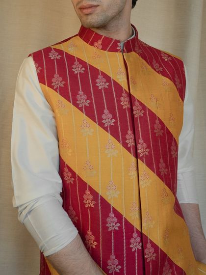 A harmonious blend of contemporary comfort and timeless heritage, this jacket pairs perfectly with a simple kurta to let the craftsmanship shine.