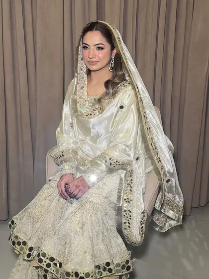 The full look for Maanvi's Roka. The white and gold outfit is perfectly complemented by the soft, luminous makeup.
