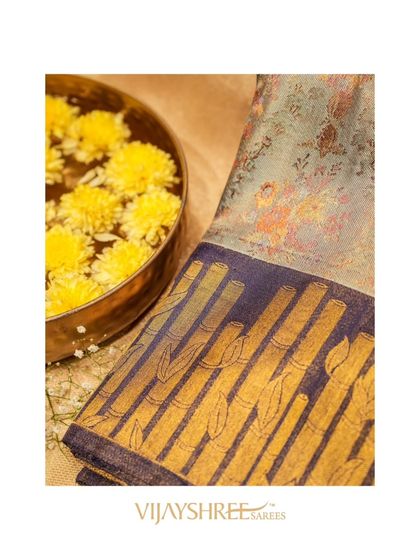 The soft, muted tones of this floral Kanjivaram make it a sophisticated and elegant choice.