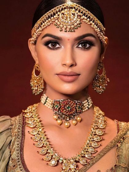 A close-up of a South Indian inspired look, with a focus on the eyes and the beautiful temple jewellery. This could be a stunning reception look.