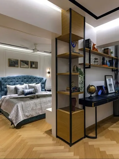 This bedroom seamlessly combines comfort and functionality. We created a clear division between the sleeping area and an integrated workspace using a stylish open shelving unit.