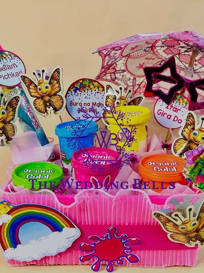 The complete "Summer's Here" Holi hamper, with a pichkari, a mini umbrella, and other festive accessories.