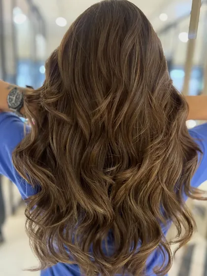 A classic highlight transformation that is ready for summer. The blend of tones creates a beautiful, dimensional, and healthy-looking result.