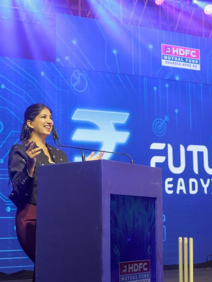 A candid moment of applause and appreciation on the HDFC stage. My goal is to make every speaker and award winner feel celebrated.