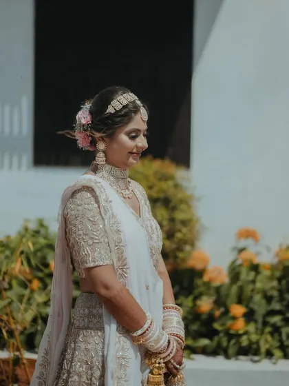 Cherishing her special moment with her family during the Mamera ceremony. The bride looks angelic in her white and gold lehenga.