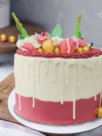 A gorgeous pink and white drip cake for Sameeksha's birthday in Noida. We topped this creation with macarons, sugar flowers, and a touch of gold for a chic and celebratory look.