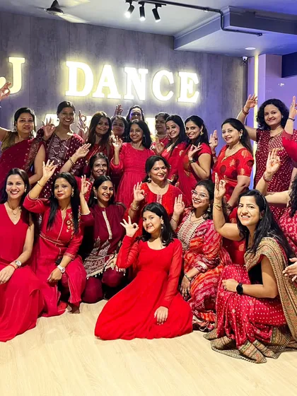 A happy group photo from our Karwa Chauth workshop in Noida. It was a studio full of energy, with everyone dressed in red and ready to dance.
